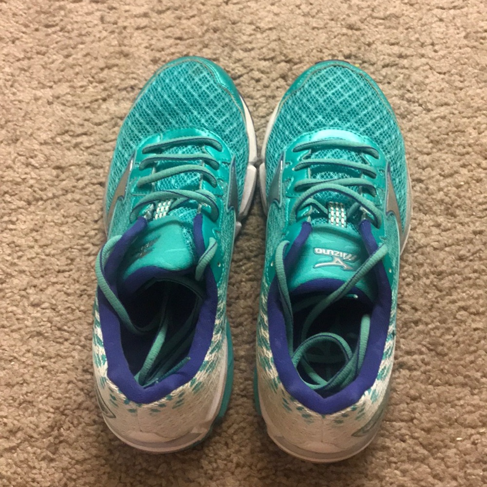 EUC Mizuno Wave Rider 19 Size 8.5